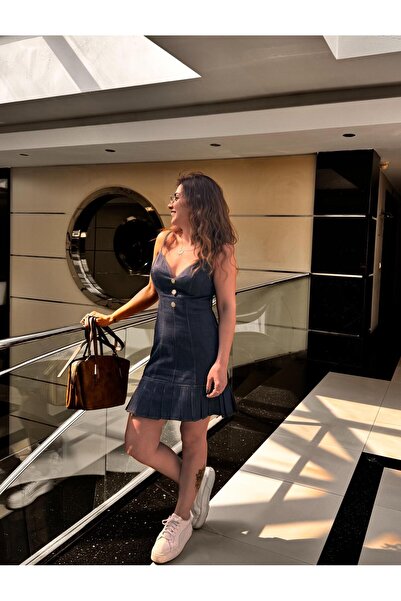 Derya Akyol Pile ve Gold Düğme Detaylı İnce Askılı Denim Mini Jean Elbise