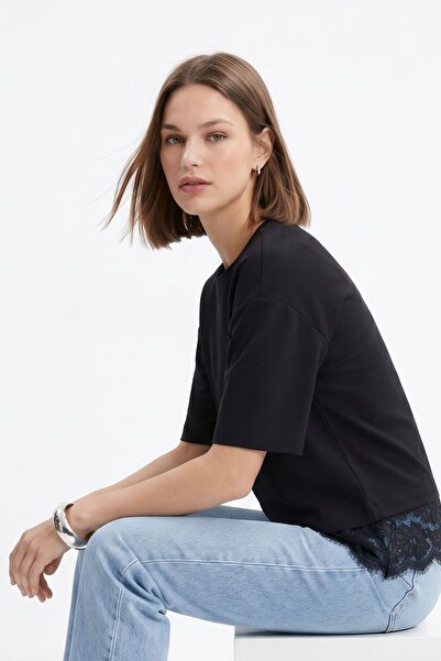 Rays Tricou negru cu guler rotund și detalii din dantelă 0463