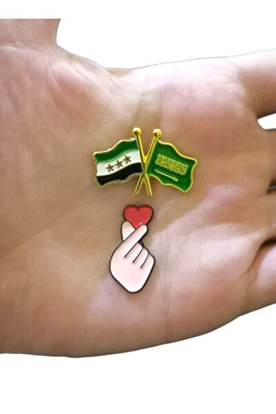 no markte ملصق يجمع بين الشعارات السعودية والسورية على شكل قلب