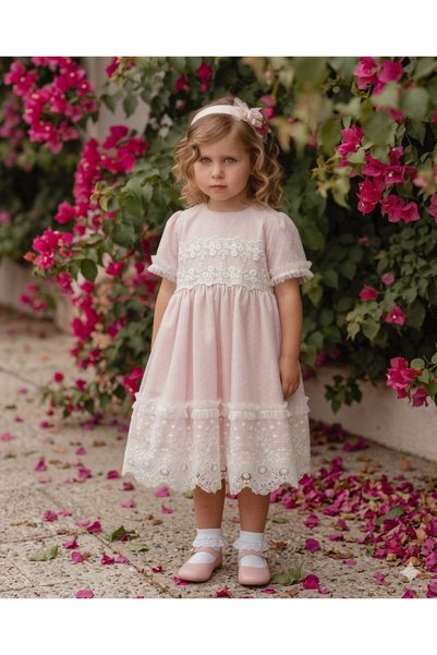 La reina petite فستان للمناسبات وردي ناعم بتفاصيل دانتيل