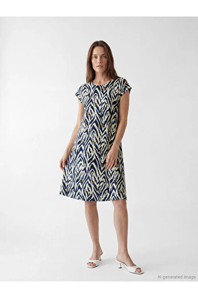 LC Waikiki Φόρεμα σε γραμμή Α με μοτίβο σε μπλε ναυτικό χρώμα και λαιμόκοψη π...