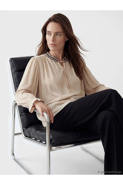 LC Waikiki Μπλούζα από σατέν με μπεζ γιακά με κορδόνια και κεντημένα βολάν