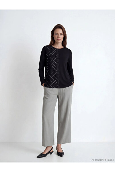 LC Waikiki Μαύρη μπλούζα με λαιμόκοψη με πέτρες