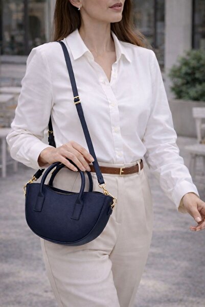 Moda Sekiz Γυναικεία τσάντα ώμου με κομψή λεπτομέρεια και χιαστί λουράκια