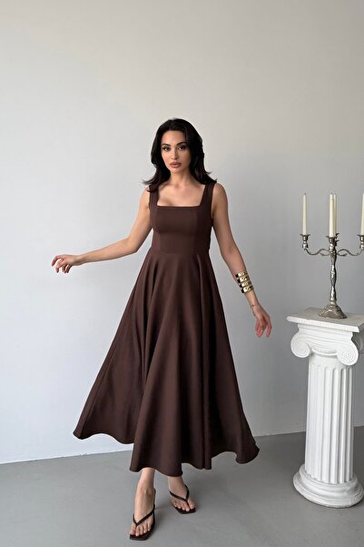 Serica Moda Καφέ φόρεμα με τετράγωνο γιακά και δέσιμο στην πλάτη