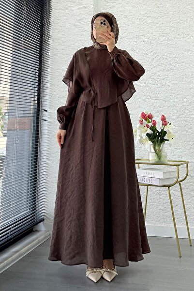 MELEK ARAZ Φόρεμα Premium με Λεπτομέρεια Κάπας και Βουάλ Ελίνα – Καφέ