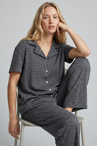 Siyah İnci ΑΝΘΡΑΚΙΤΙΚΟ Σετ Πιτζάμες Πλεκτό με Κουμπιά και Στάμπα Λεοπάρ 8015