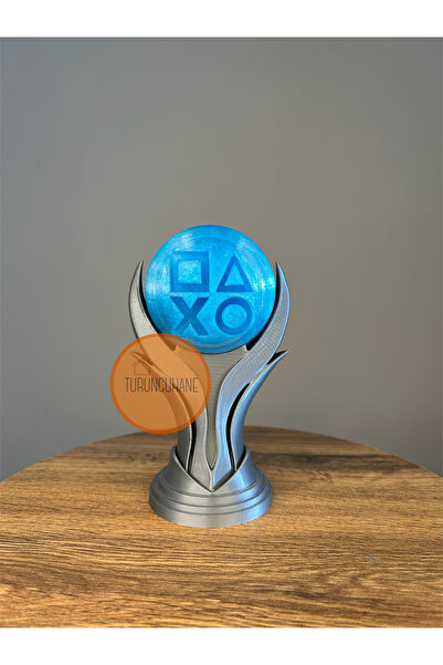 TURUNCUHANE PlayStation Platin Kupa Figürü – 3D Baskı Dekoratif Gamer Obje 20 Cm