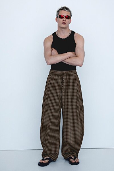 Bershka Kareli jogger fit pantolon