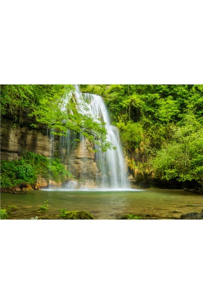 media Πίνακας σε καμβά: Λευκός καταρράκτης στο πράσινο δάσος, 75 x 50 εκ.