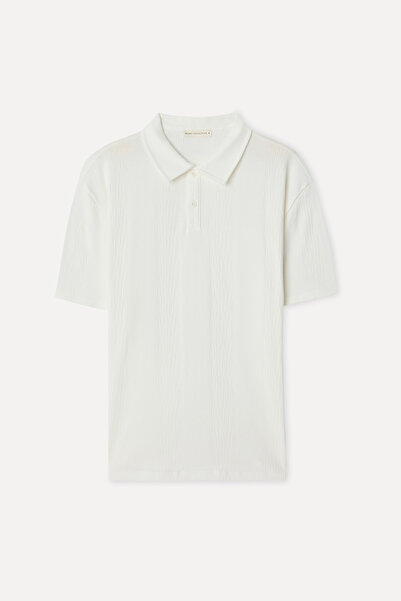 Mudo Men's Off-White Comfort Fit Polo Neck T-Shirt