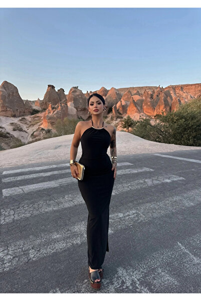 kırmızı butiks فستان أسود بياقة هالتر مع إكسسوارات