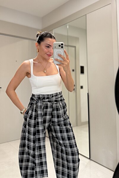 Gizem Ecemiş Focus Beyaz Basic Kare Yaka Atlet