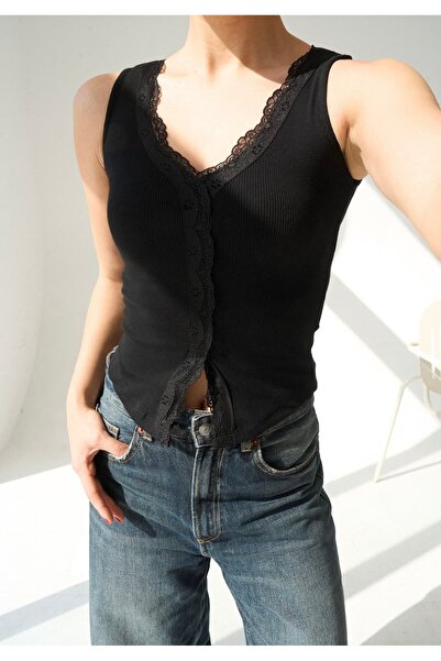 QUE STYLE V-Neck Lace Detail Tank Top