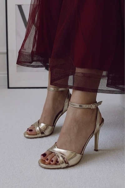 POLKA STORE Κομψά γυναικεία παπούτσια με ψηλό τακούνι και λεπτομέρεια με χιασ...