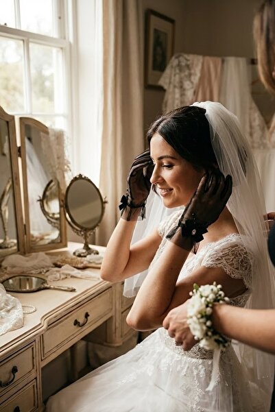 Hobigram Serelune Siyah Drop Tül Gelin Eldiveni – Taşlı Fiyonk ve Sarkan İncili Nikah Aksesuarı