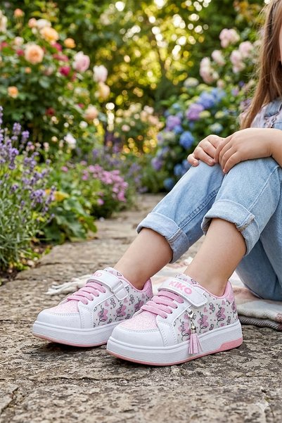 Kiko Kids حذاء رياضي للفتيات من ماريا فيلكرو سيلتي