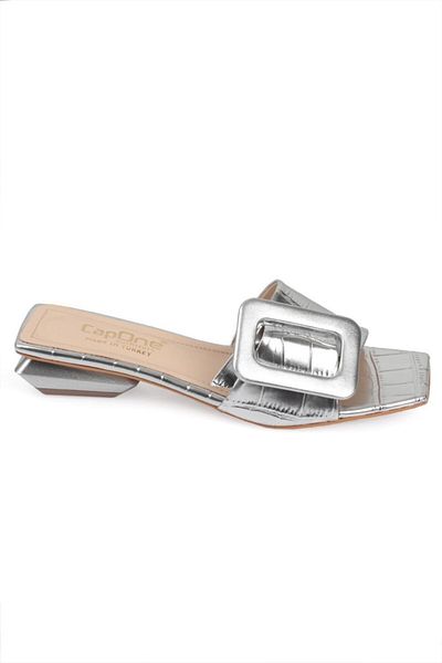 Capone Outfitters Capone Buckle Damen-Hausschuhe mit kurzem Absatz in Silber