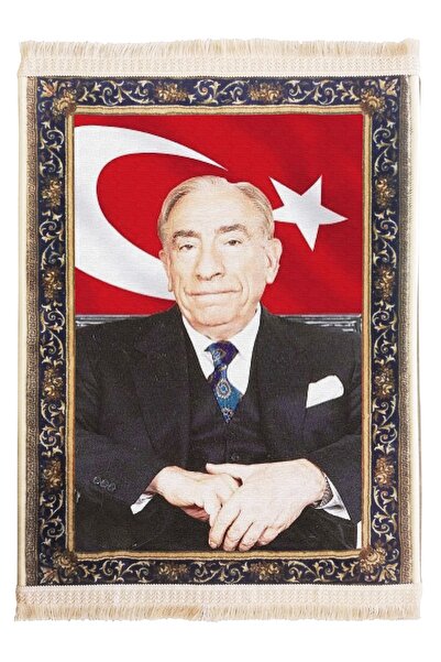 Colorix Carpet Alparslan Türkeş Resimli Duvar Halısı Saçaklı