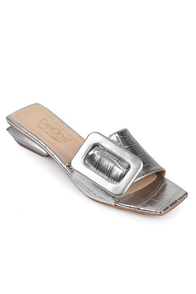 Capone Outfitters Capone Buckle Damen-Hausschuhe mit kurzem Absatz in Silber