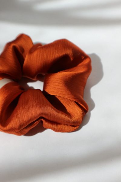 THE MOON Brick Color Scrunchie Hair Clip