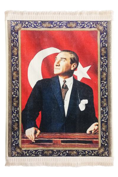 Colorix Carpet Atatürk Resimli Duvar Halısı Saçaklı No: 3 60x80 cm