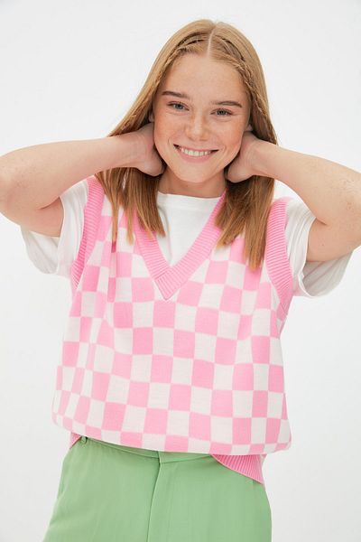 Trendyol Collection Rosa Strickpullover mit V-Ausschnitt TWOAW22BZ0045