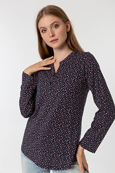 Nur Aka by Nurteks بلوزة بأكمام طويلة وأزرار منقوشة باللون الأزرق الداكن