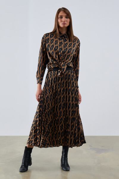 Gusto Satin Pleated Skirt with g Logo - Black