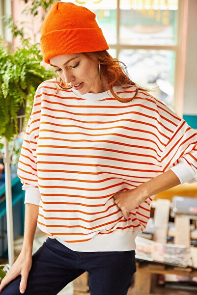 Olalook Kadın Beyaz Turuncu Çizgili Basic Yumuşak Dokulu Salaş Sweatshirt SWT-19000457