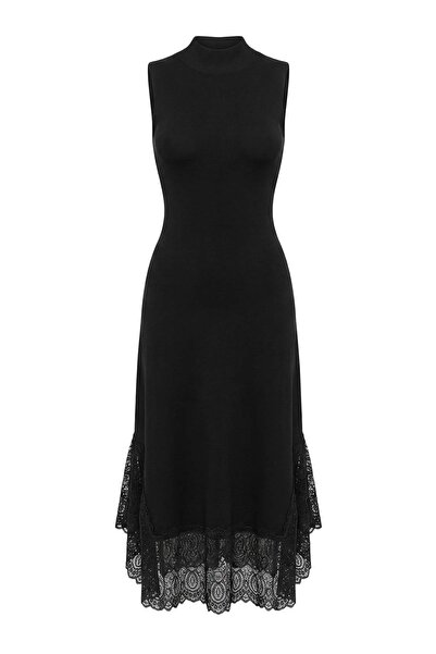 Trendyol Collection فستان تريكو أسود بتفاصيل دانتيل على الحواف غير متماثلة TW...