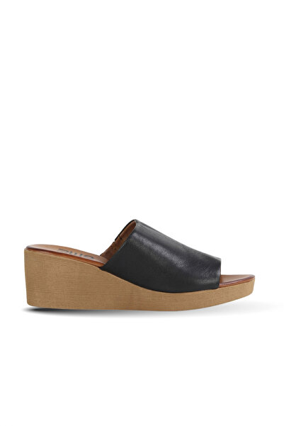 Bueno Shoes شبشب نسائي بكعب ويدج من الجلد الأسود 01we3903