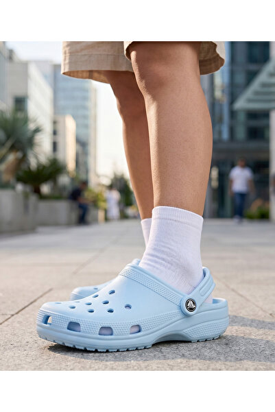 Crocs شباشب كلاسيكية للجنسين - راحة أيقونية وتصميم كروسلايت خفيف للغاية