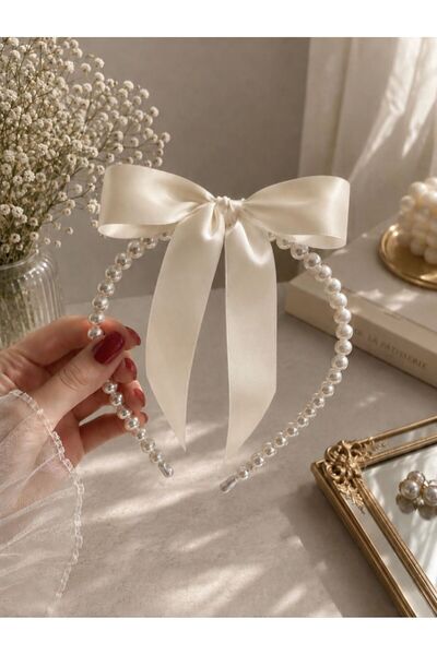 modernist Cream Ribbon Detailed Pearl Crown (COQUETTE)