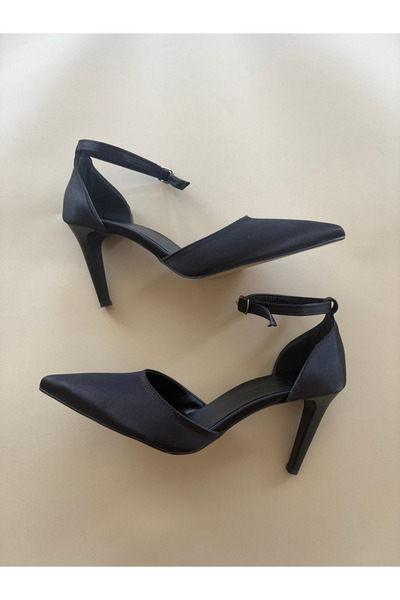 Exello Tocuri înalte și subțiri Stiletto din satin negru cu bandă la gleznă