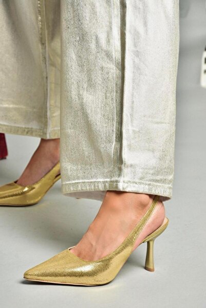 Fox Shoes S369748208 Zlaté dámské boty na tenkém podpatku z lakované kůže