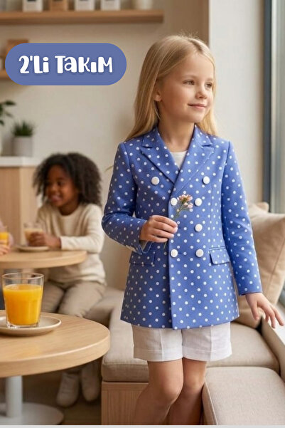 Hilal Akıncı Kids Комплект от сако с точки и бели шорти