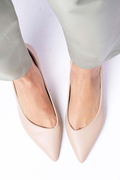 Mio Gusto Γυναικεία παπούτσια με τακούνι Livia Nude Color με μυτερή μύτη