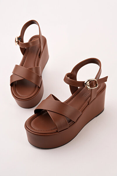 Madam Tarz Tly-803 Cross-Strap Padded Sole Sandals
