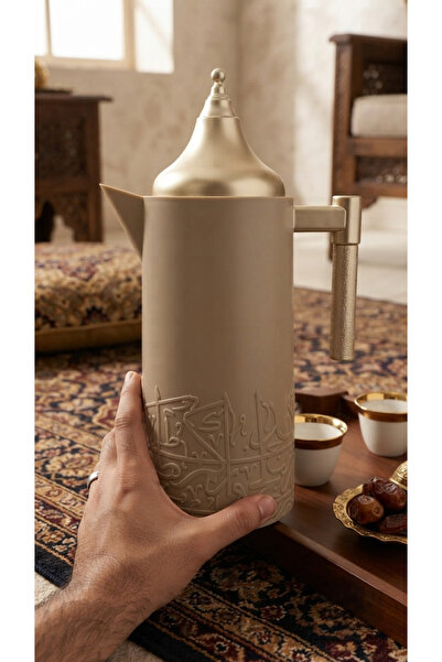 Gazella ترموس وقارورة فاخرة بتصميم خط عربي أنيق وغطاء ذهبي، سعة 1 لتر