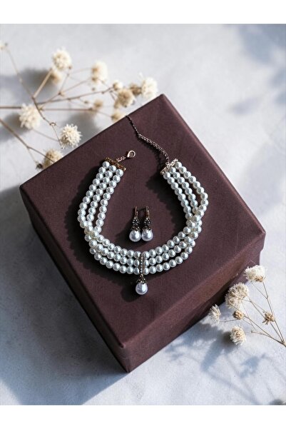 FAYRA ACCESSORIES Kristal Taşlı Üç Sıra İnci Tasma Kolye ve İnci Küpe Seti