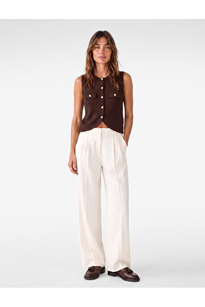 Koton Jeweled Button Detailed Appliqued Crew Neck Knitwear Vest