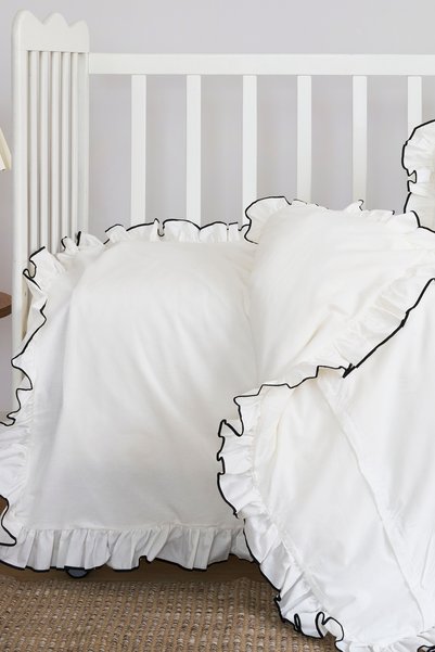 Magnolia طقم غطاء لحاف أطفال مزخرف بالكشكشة |   مجموعة من 3 قطع (غطاء لحاف-ملاءة سرير-غطاء وسادة) |   قطن، أسود اللون، ناعم الملمس |   100 × 150 سم