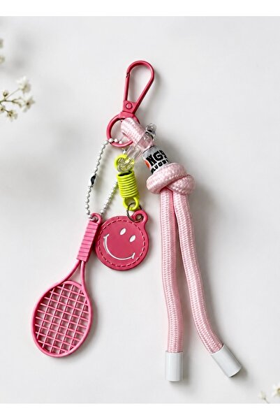 Dinç Spor Metal Raket Charm Pembe Anahtarlık – Smiley Detaylı Çanta Aksesuarı