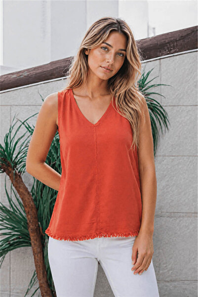 Fashion Friends V-Neck Tile Women's Blouse 26Y0530K1