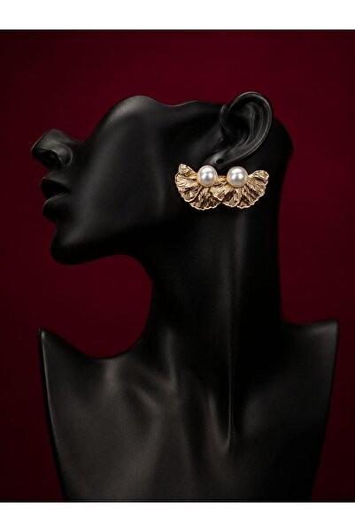 JEWELRY أقراط نسائية أنيقة بتفاصيل من الذهب واللؤلؤ