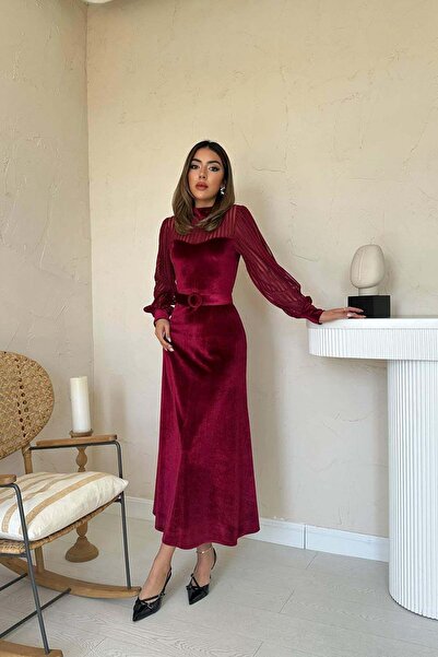 Maxi modena فستان مخملي باللون العنابي مع تفاصيل من الدانتيل