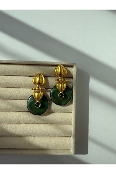 BERFACCESSORIES أقراط ذهبية خضراء على الطراز الباروكي