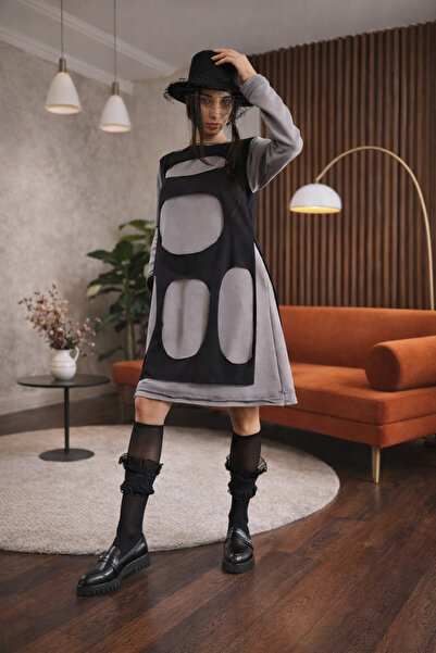 La Roma Scent Your Story Women's oversized gray-black dress with contrasting ...