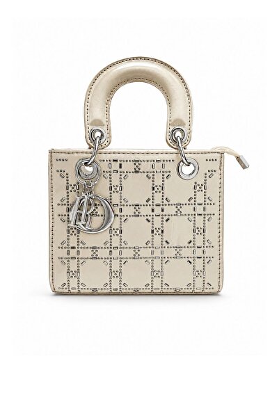 silora Luxury Handbag That Depicts the Characteristics of a Domineering Woman